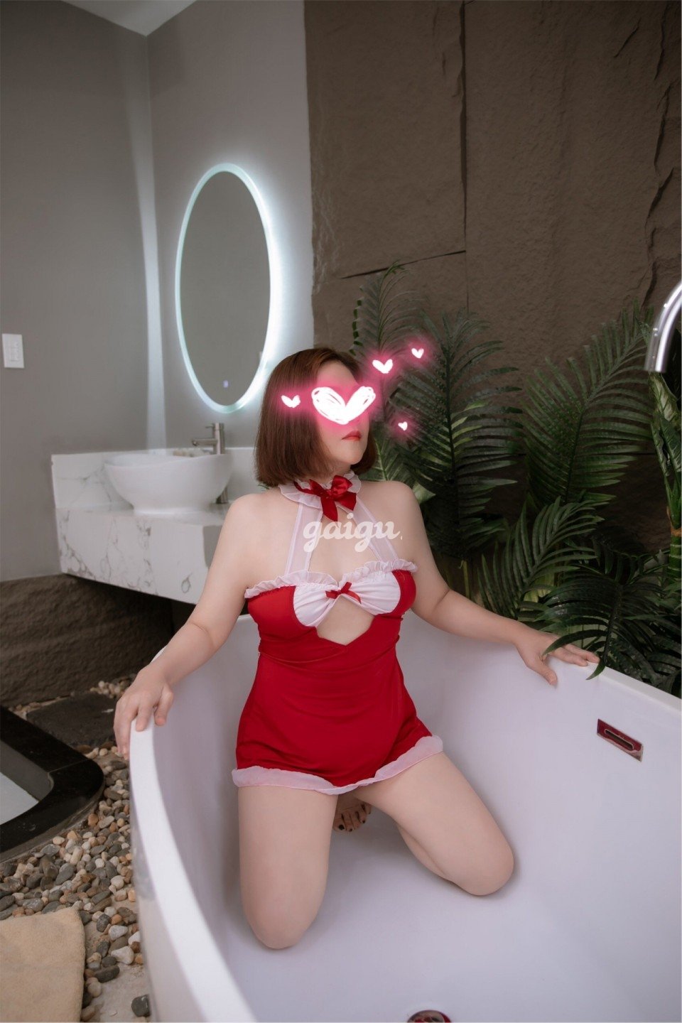 1005556 - MỚI TOANH!!YẾN LINH-NỮ THẦN FACE XINH-MÔNG BÍM CĂNG MỌNG