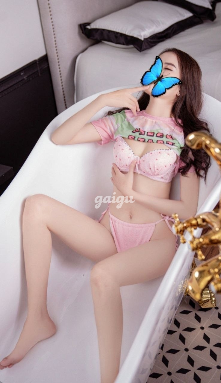 865983 - BÍCH TRÂM XINH XẮN PHỤC VU CHU ĐÁO CỰC CHIỀU KHÁCH