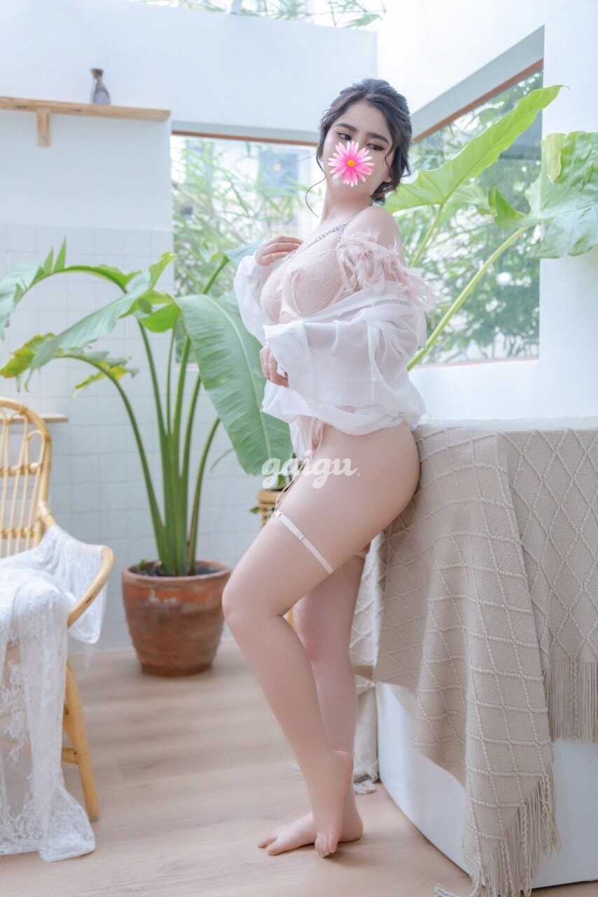 906818 - UYỂN NHI - CỰC DÂM - LÀM TÌNH NHƯ NGƯỜI YÊU