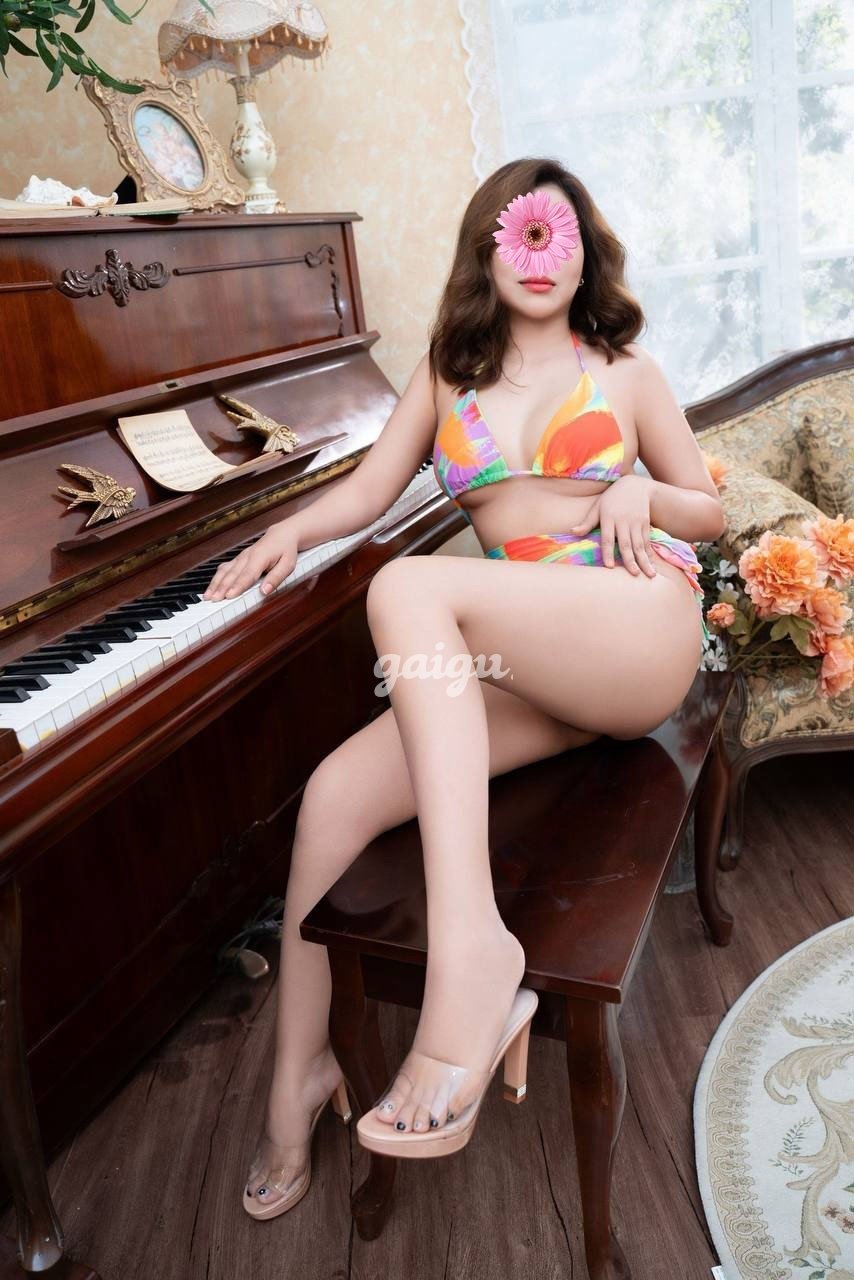 971363 - BẢO NGÂN ❤️ Gái ngon da tráng dáng xinh - Bým Khít