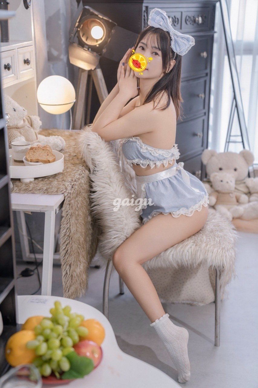 985183 - Minh Châu mình dây cây cảnh, ngoan ngoãn chiều khách
