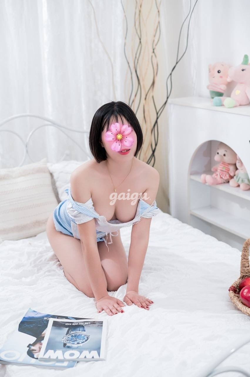 990245 - Yến Nhi gái quê lần đầu lên sóng super dâm