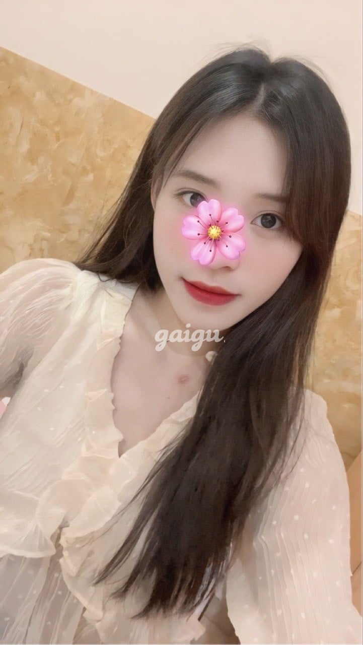 1012984 - ❤️ Bé Kem ❤️ face xinh da trắng chân dài . Lần đầu đi làm