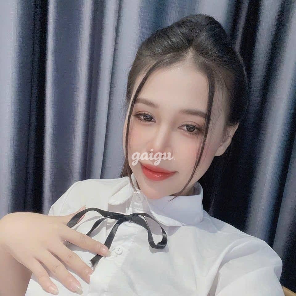 1030737 - ✨ Thiên Ý ✨ Không Che Mặt, Mình Dây Cây Cảnh, Chiều Khách Hết Mình