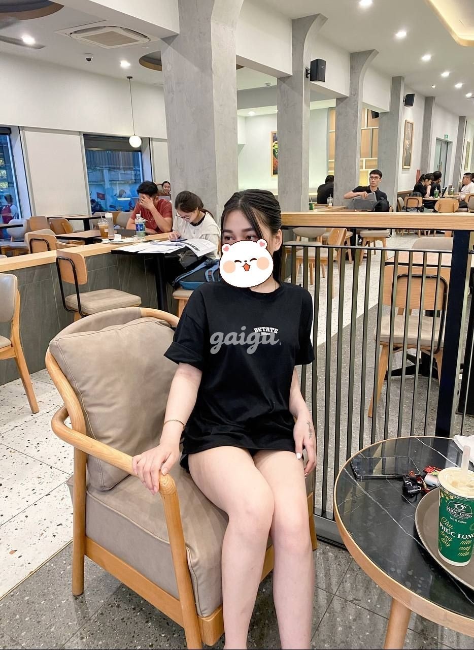 995119 - YẾN NHI CÔ BÉ MỚI LỚN NON TƠ BƯỚM BOT MỚI VÀO NGHỀ LẦN ĐẦU