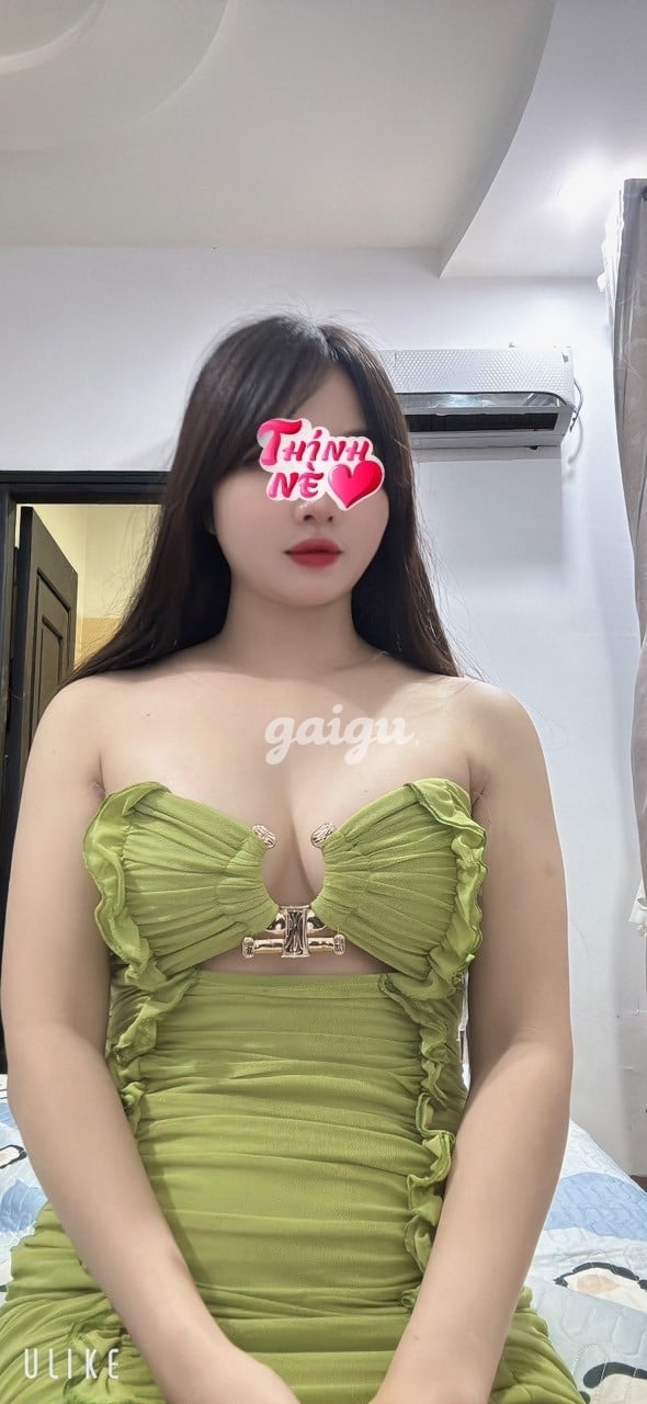 1071444 - Bé Dâu Chân dài da trắng mặt xinh, body đồng hồ cát