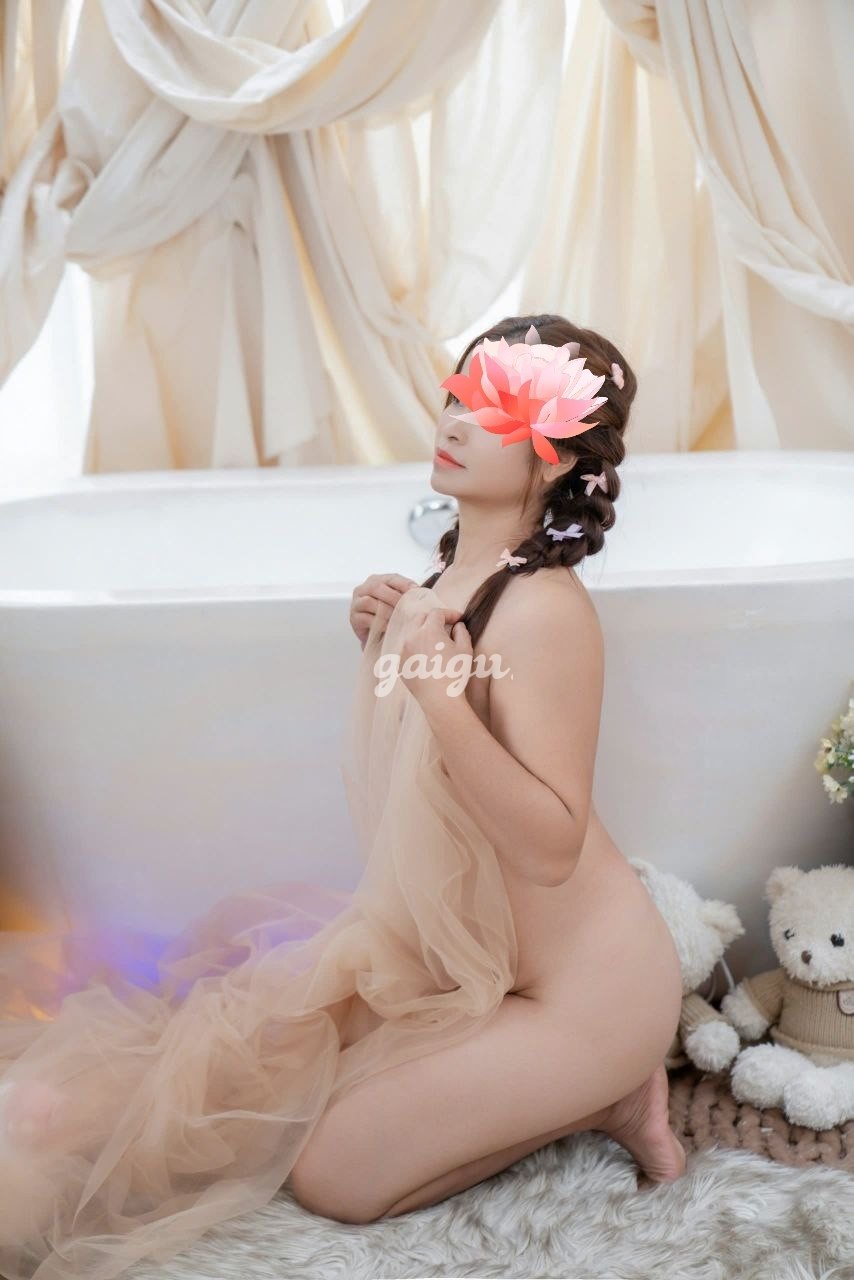1122468 - THANH MAI EM GÁI XINH XẮN DÂM ĐÃNG THUẦN KHIẾT LẦN ĐẦU ĐI LÀM