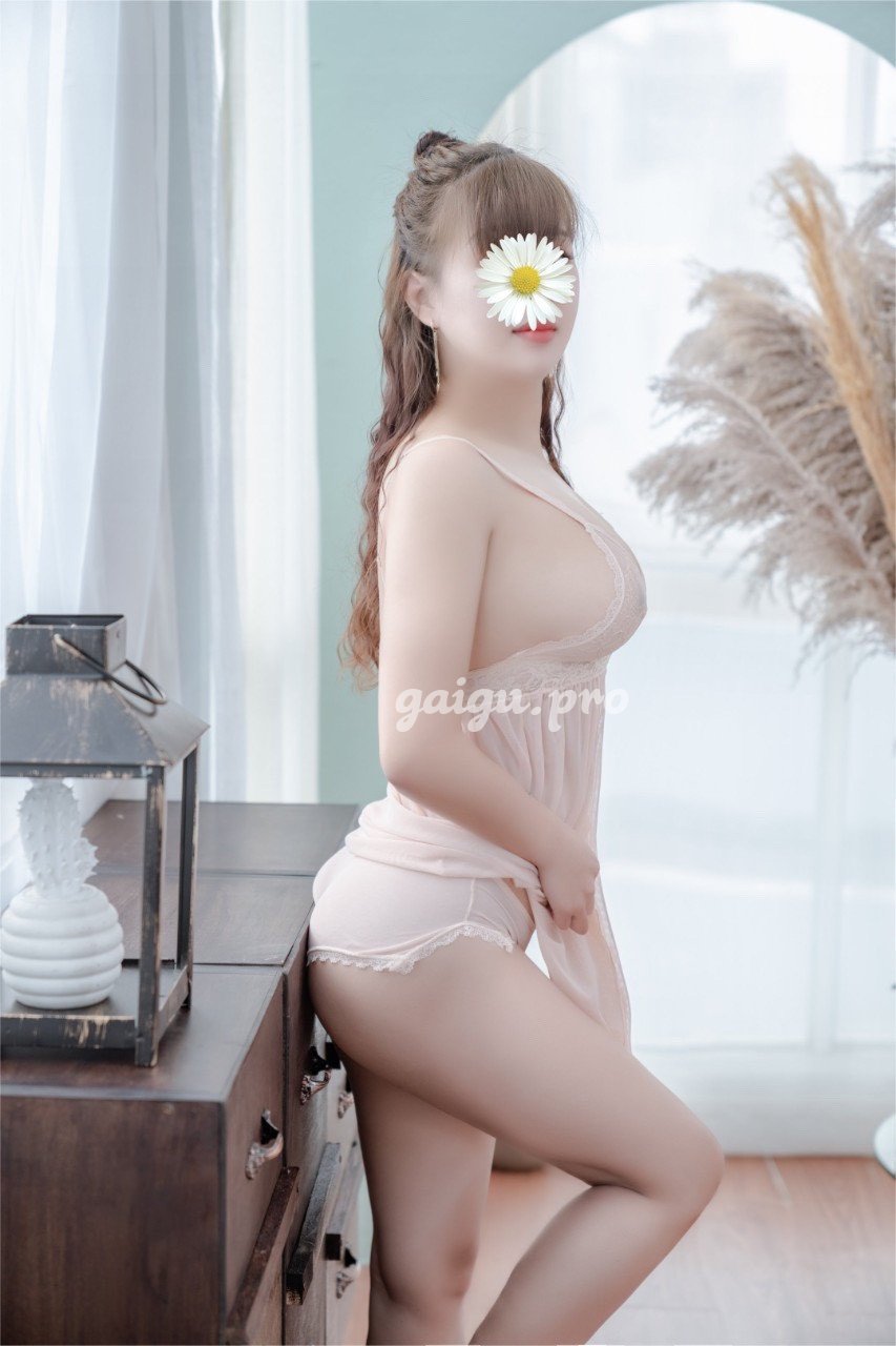 194025 - Lan Phương_Vòng 1 siêu to mông cong bím khít nhiều nước