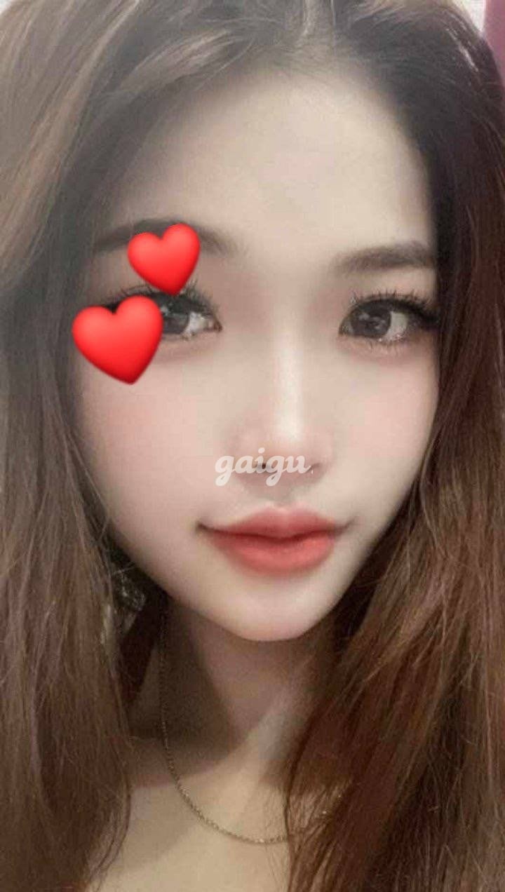 1083324 - PHƯƠNG LY VÚ TO ĐẸP TÌNH CẢM, CHÂN DÀI, LÀM TÌNH BAO PHÊ