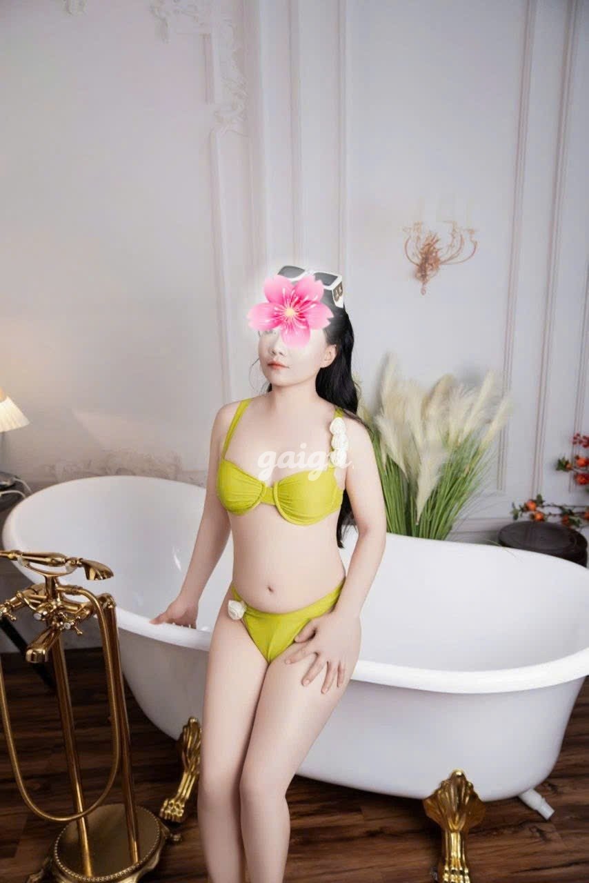 1200662 - TUYẾT LÊ XINH XẮN TUYỆT PHẨM BÚ NÚT CU GIỎI CHIỀU KHÁCH HÀNH MỚI TOANH NHA