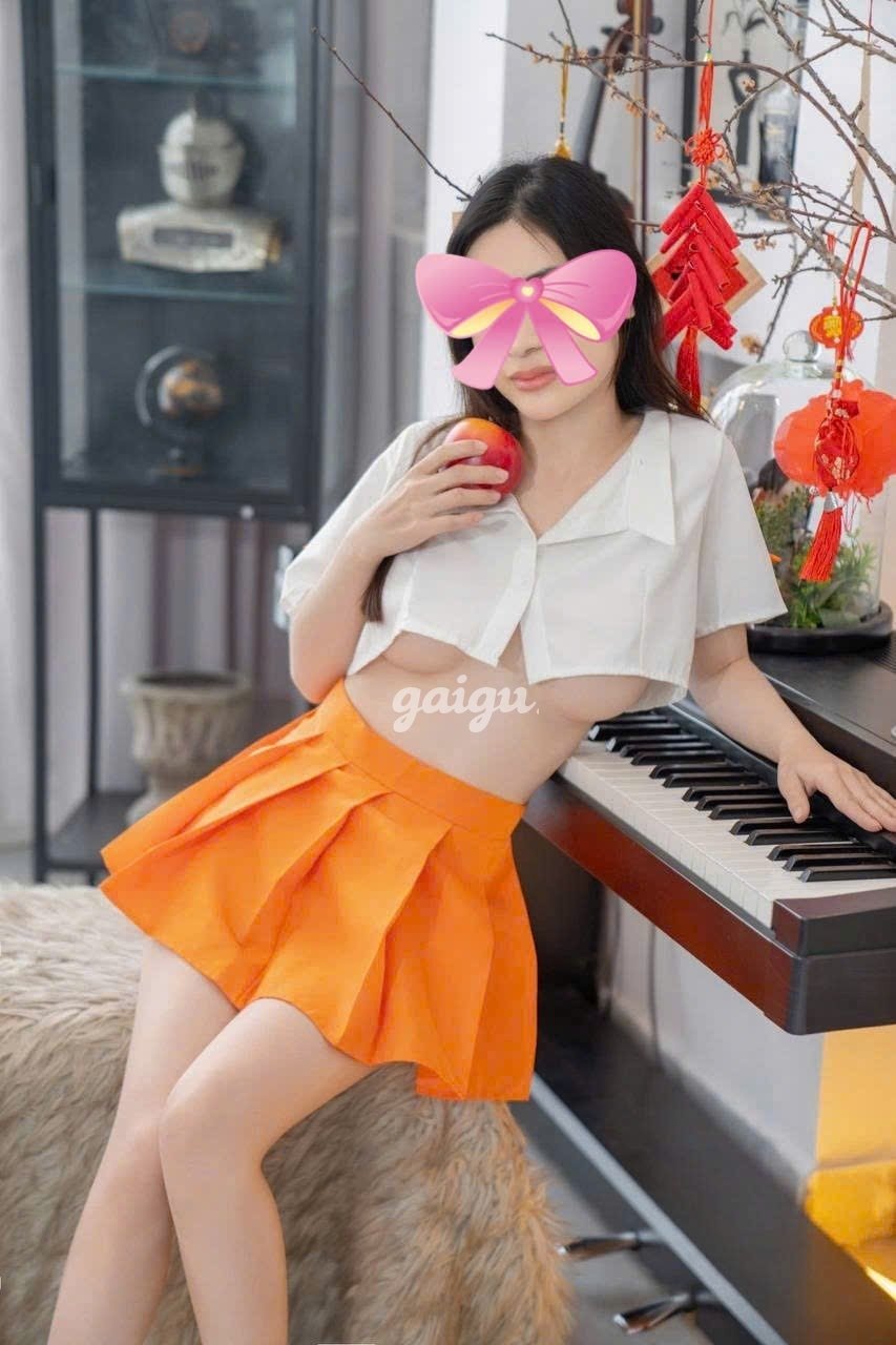 1214407 - Ý NHI XINH XẮN VÚ TO SEXY NÓNG BỎNG BÚ LIẾM ĐIÊU LUYỆN CHIỀU KHÁCH