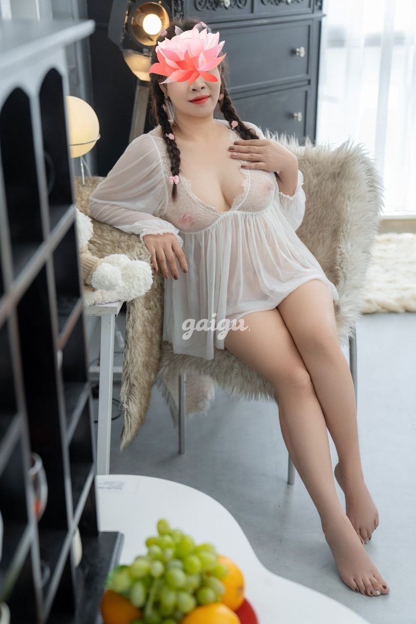 1003573 - NGÂN AN EM GÁI XINH XẮN CẶP MÔNG DÂM ĐÃNG HÀNG MỚI ĐI LÀM