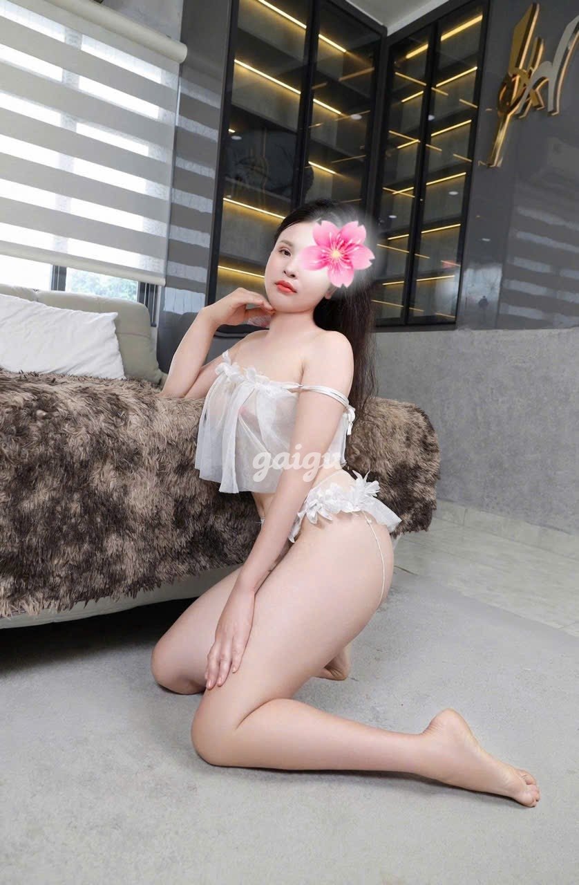 1284530 - THU THỦY XINH XÂN BÚ NÚT CU DÂM HÀNG MỚI LẦN ĐẦU ĐI LÀM