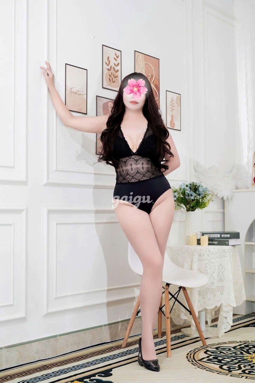 1302469 - NGỌC UYÊN XINH XẮN BÚ CU ĐI ĐƯỜNG LƯỠI ĐIÊU LUYỆN DÂM CHIỀU KHÁCH