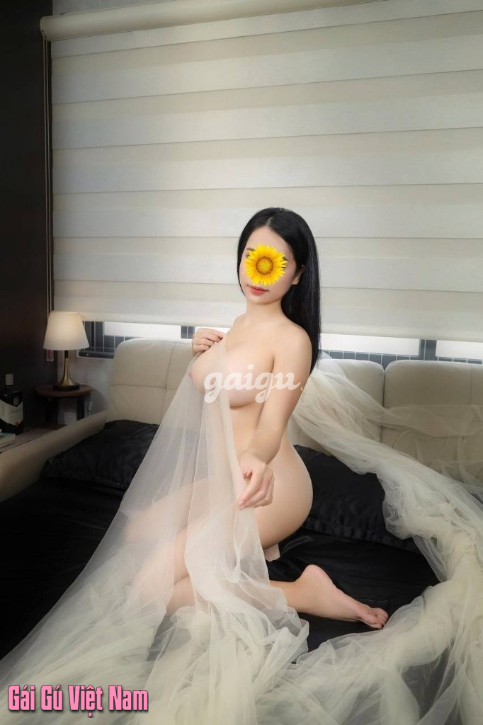 1310301 - KIM ANH CÔ EM BÁN TRÀ SỮA XINH XẮN NGỌT NƯỚC TÌNH CẢM