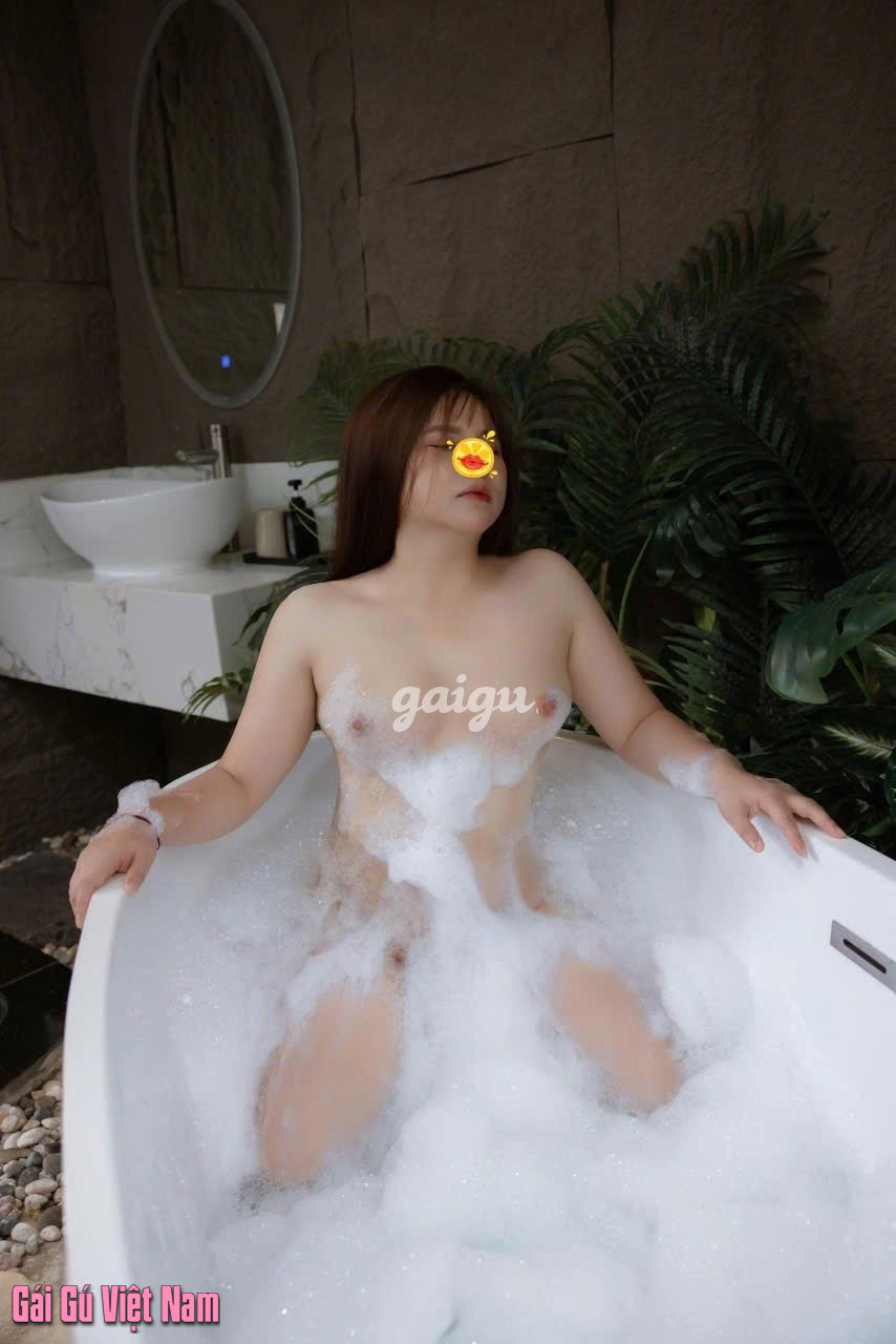 1350208 - Gái dâm linh linh - dáng chuppi đáng yêu làm tình bao phê