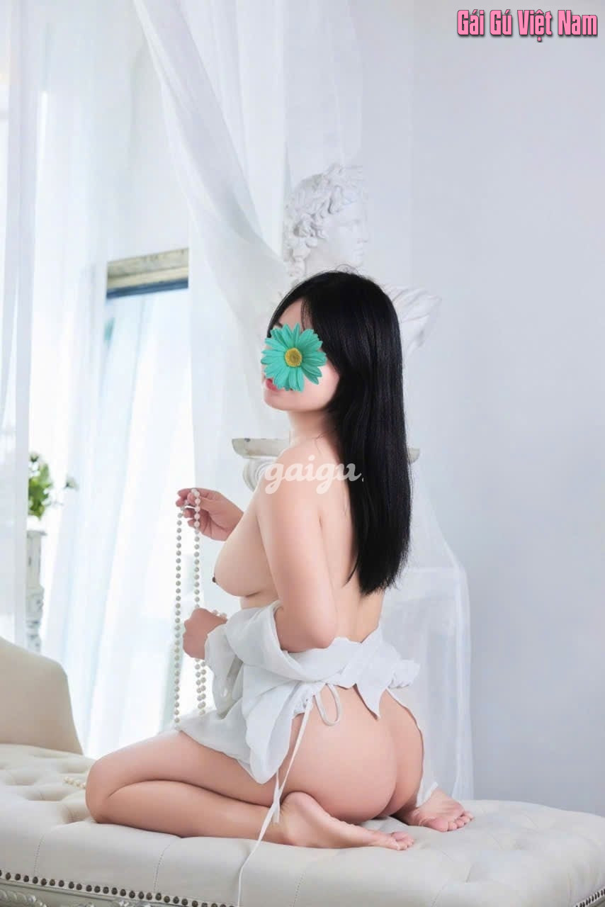 1370275 - Bảo Hân _ Gái ngoan chiều khách, làm tình bao phê