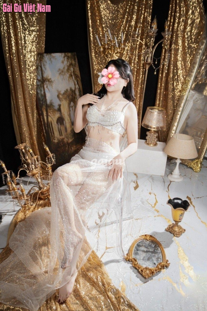 1405055 - TUỆ NHI_ EM GÁI XINH ĐẸP MÔNG TO DÂM ĐÃNG