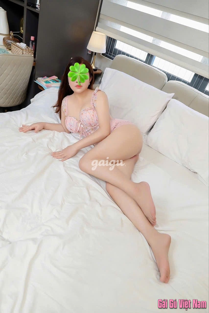 1346479 - ( TRỰC TẾT ) HẠ VY - VÚ BỰ MÔNG TO - DÂM ĐÃNG TÌNH CẢM - CHIỀU KHÁCH NHƯ NGƯỜI YÊU