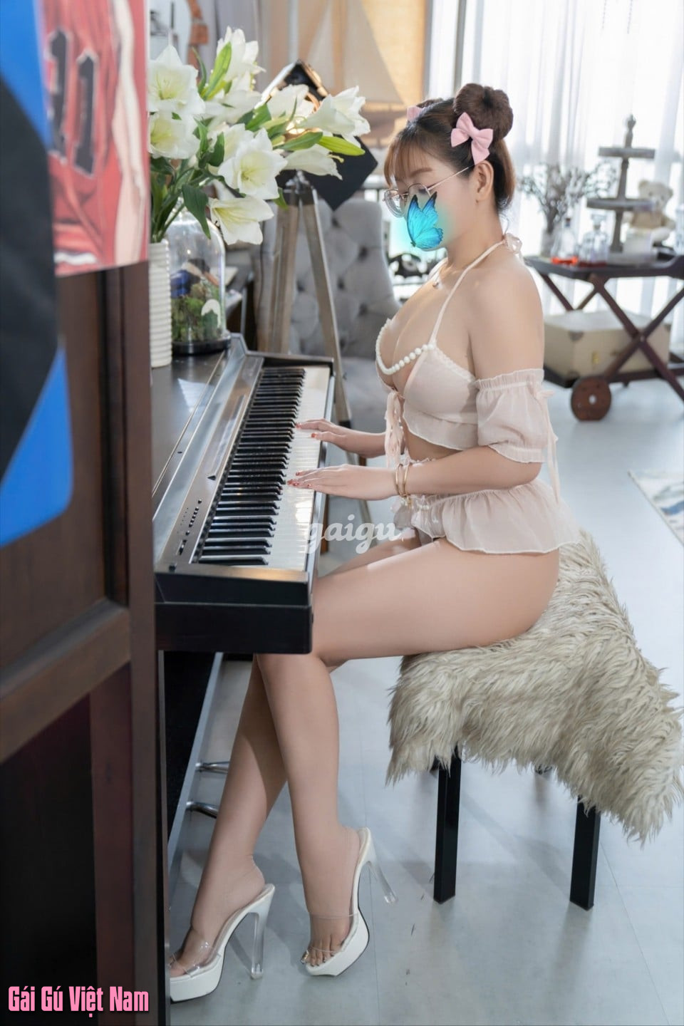 1425812 - Yến Vy _ Gái xinh body cực đẹp, chiều khách như gấu