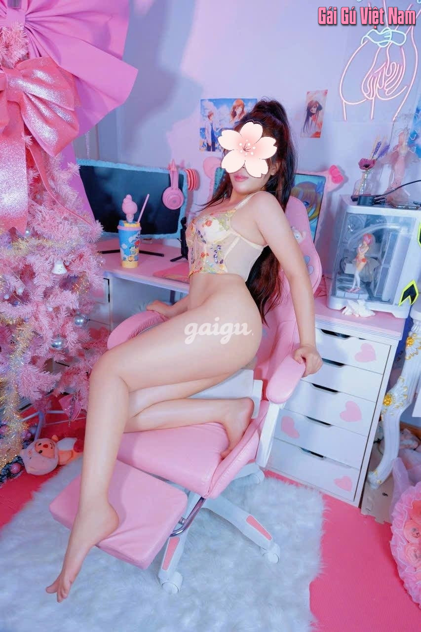 BÉ LINH 2K6 TRẺ TRUNG XINH XẮN HÀNG DÂM MỚI VỪA VÀO NGHỀ
